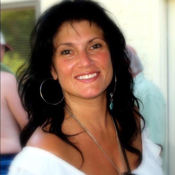 Meet your Posher, Suzanne - Picture 1 of 1